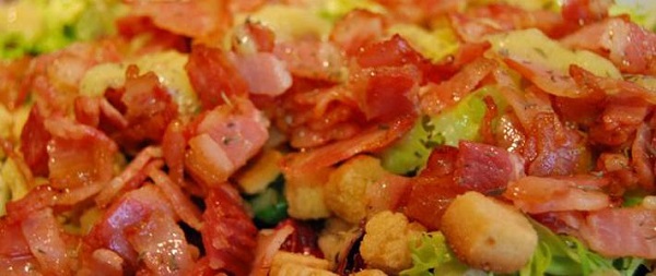 ensalada de pollo y tocino