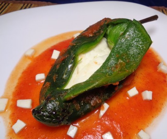 chiles rellenos de panela, receta mexicana, comida méxico