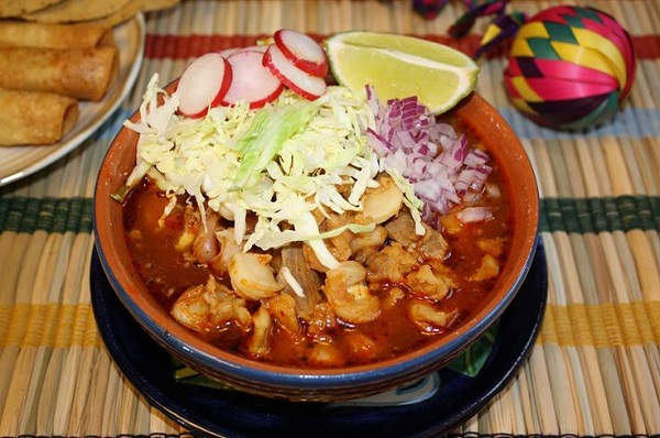 pozole estilo jalisco, receta mexico, comida mexicana