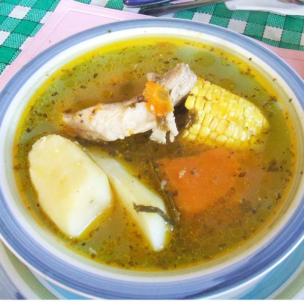 caldo de pollo a la mexicana