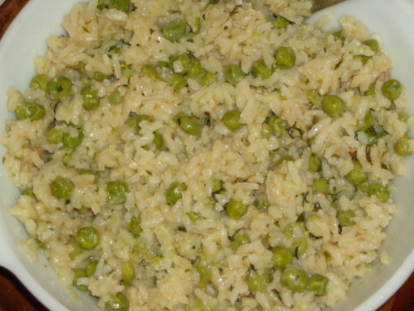 arroz con chicharos, comida mexicana