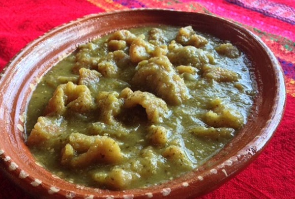 chicharron con salsa verde, receta mexicana