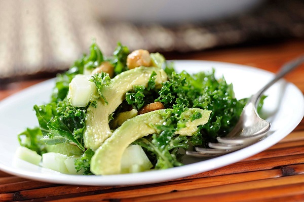 ensalada de col con aguacate, receta de mexico