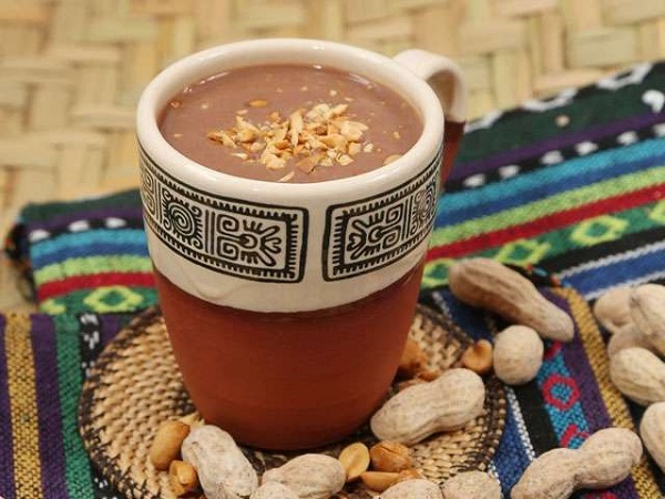 champurrado con cacahuate