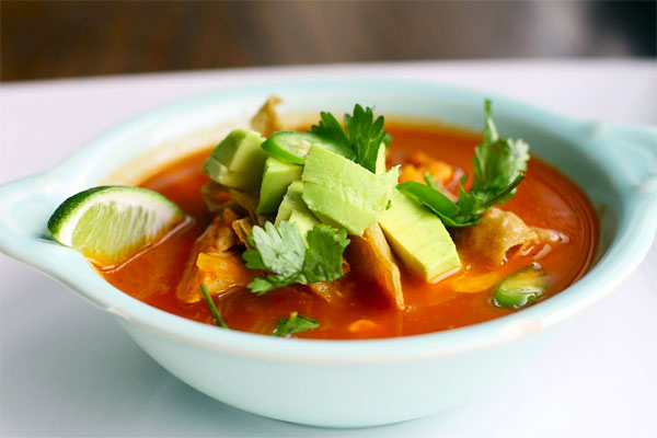 sopa mexicana de aguacate